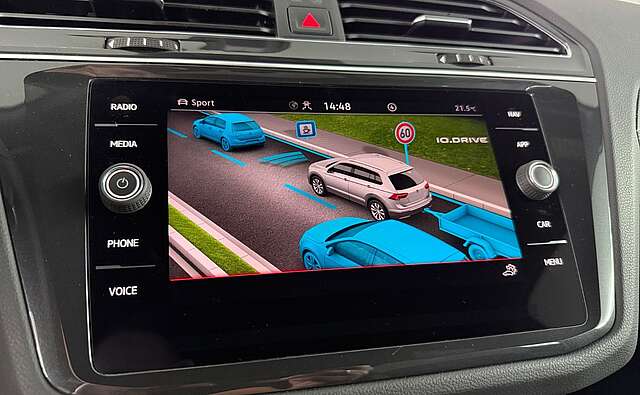 Volkswagen Tiguan R-Line Matrix-LED Kamera ACC AHK Head-Up