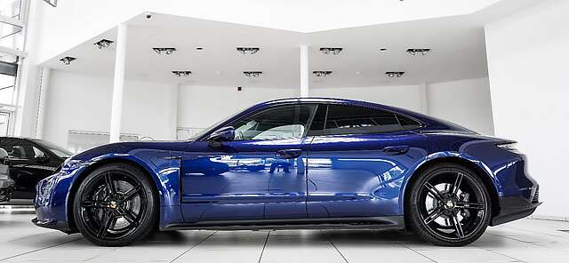 Porsche Taycan Turbo Display Sport-Design-Paket InnoD