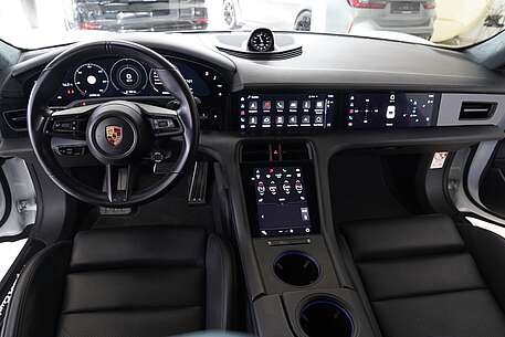Porsche Taycan Taycan Turbo SportDesign Mission E Display