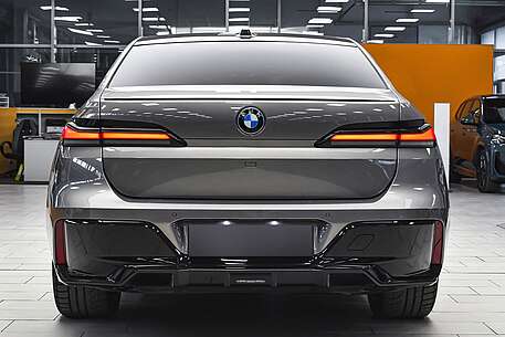 BMW 750 750e xDrive M Sport Plug-inHybrid Sportautomatic