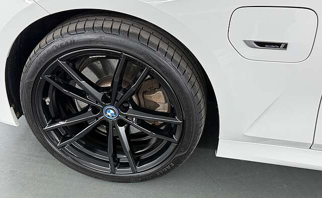 BMW 320e xDrive M Sport HIFI ACC LED 19Zoll