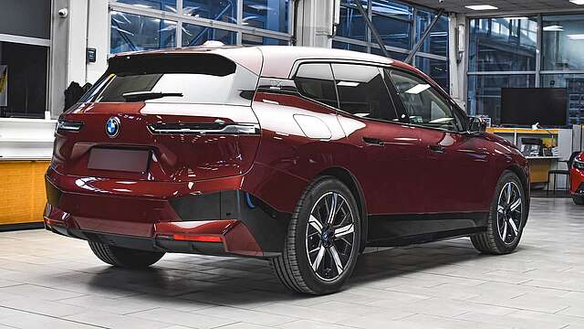 BMW iX xDrive40 Sport Luftfederung