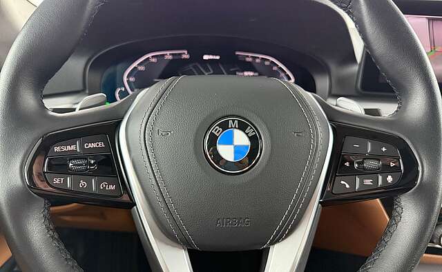 BMW 530e xDrive Kamera Pano DriveAssist HiFi LED