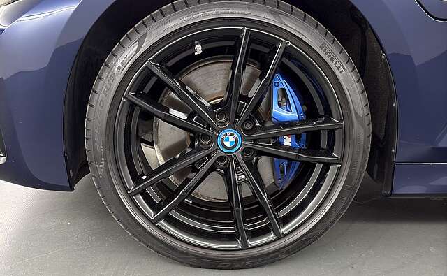 BMW 330 e xDrive M Sport HUD Pano H/K DriveAssist