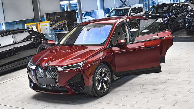 BMW iX xDrive40 Sport Luftfederung