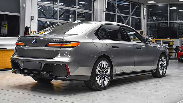 BMW 750e xDrive M Sport Plug-in Hybrid Sportautomati