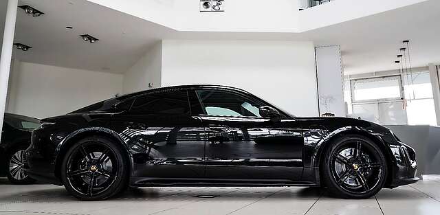 Porsche Taycan 4 S Display Pano SportDesign Vierradlenk