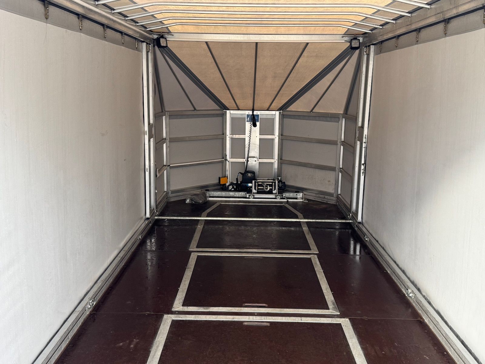 Andere MOETEFINDT FTP235 Geschlossener Planenaufbau