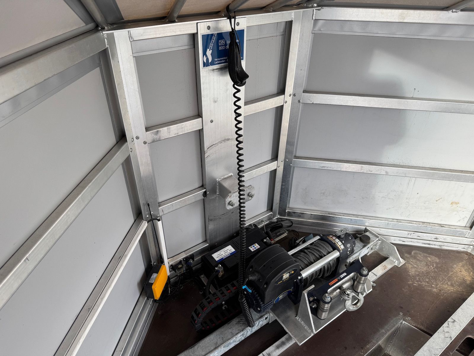 Andere MOETEFINDT FTP235 Geschlossener Planenaufbau