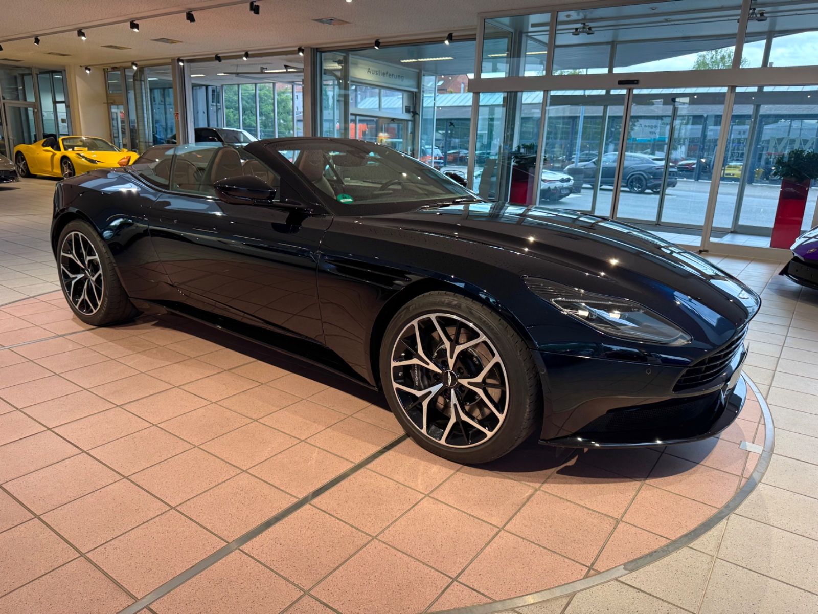 Aston Martin DB11 DB11 V8 Volante Bang&amp;Olufsen/BlackPack/1Hand