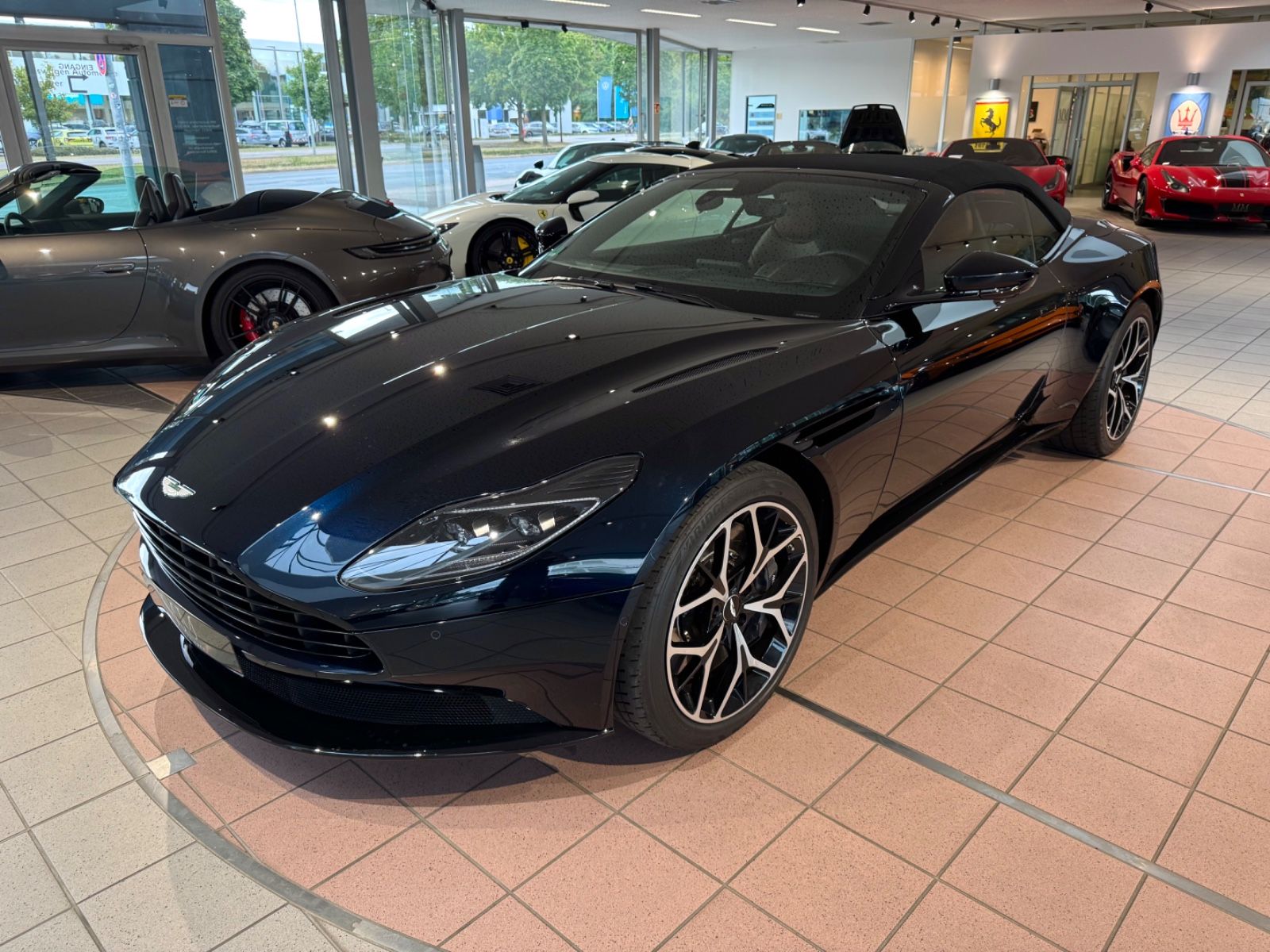 Aston Martin DB11 DB11 V8 Volante Bang&amp;Olufsen/BlackPack/1Hand