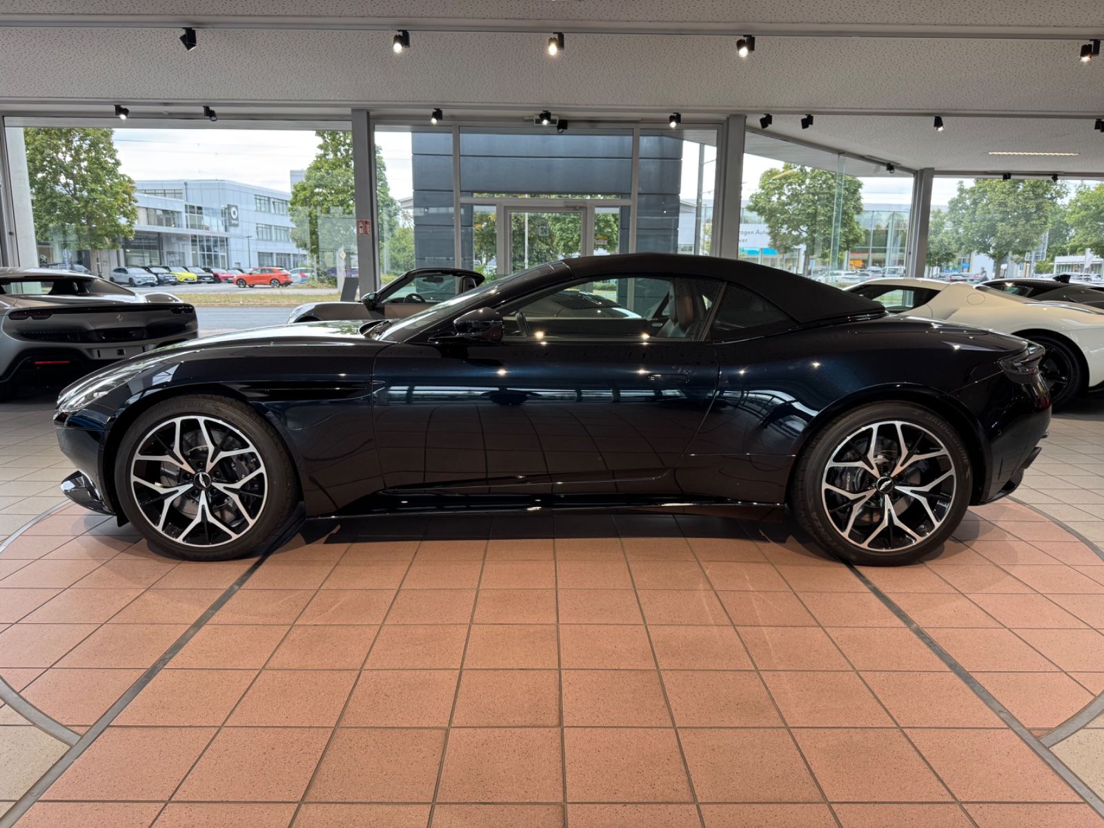 Aston Martin DB11 DB11 V8 Volante Bang&amp;Olufsen/BlackPack/1Hand