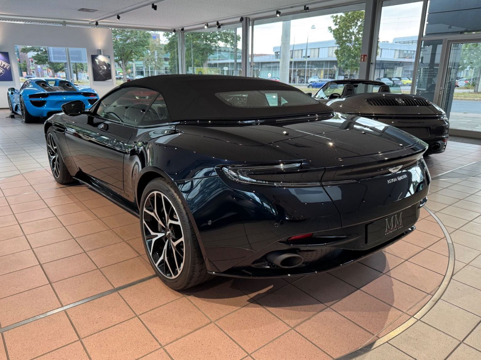 Aston Martin DB11 DB11 V8 Volante Bang&amp;Olufsen/BlackPack/1Hand