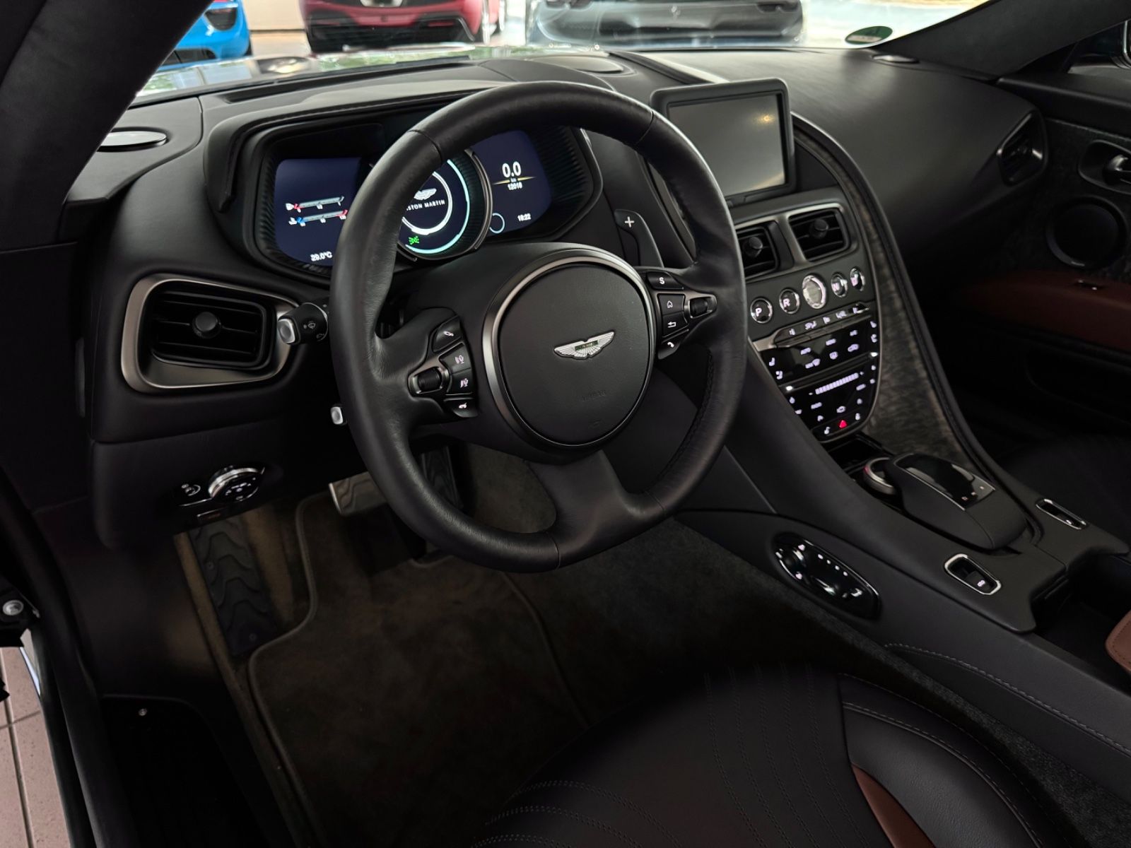 Aston Martin DB11 DB11 V8 Volante Bang&amp;Olufsen/BlackPack/1Hand