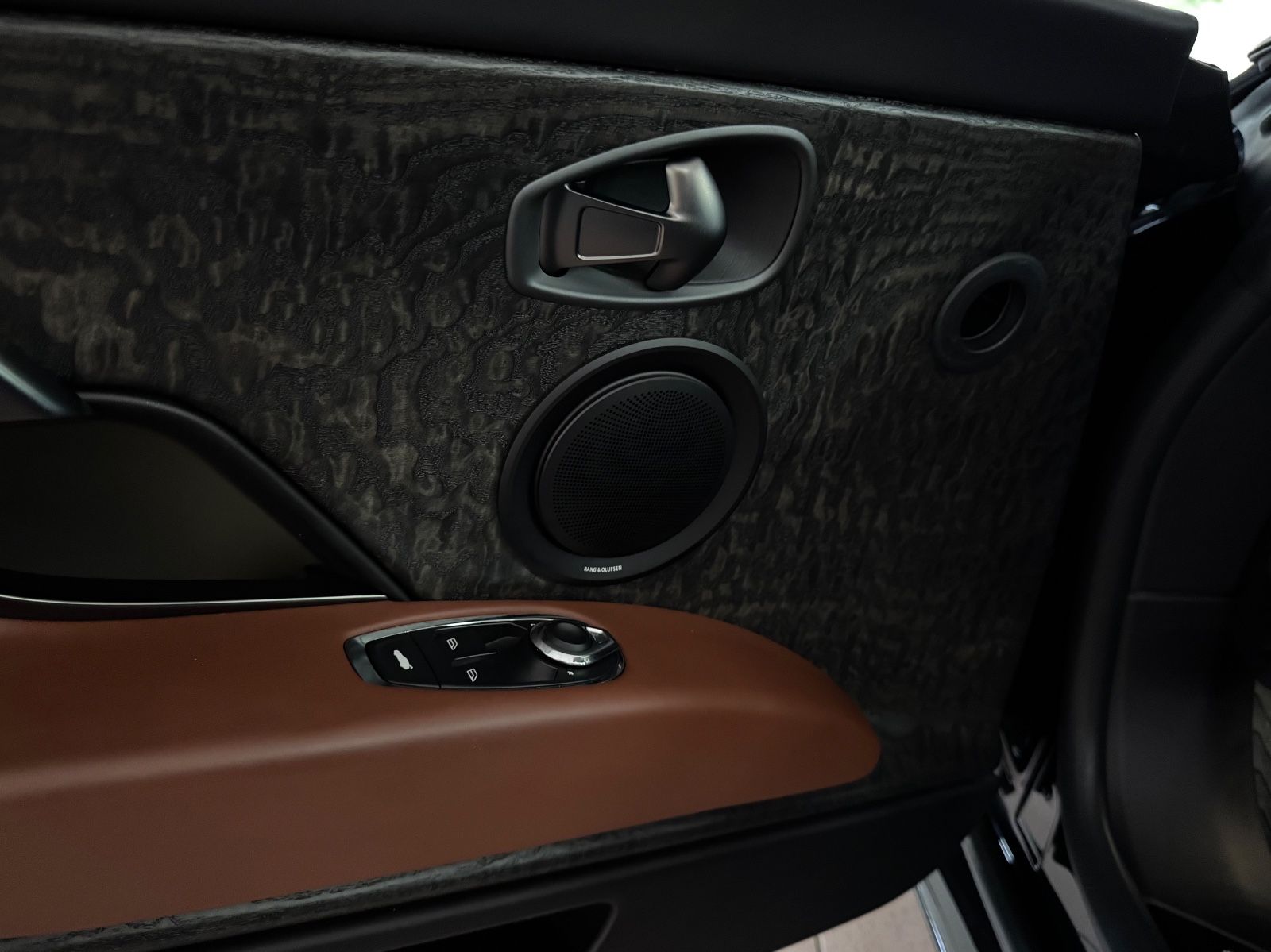 Aston Martin DB11 DB11 V8 Volante Bang&amp;Olufsen/BlackPack/1Hand