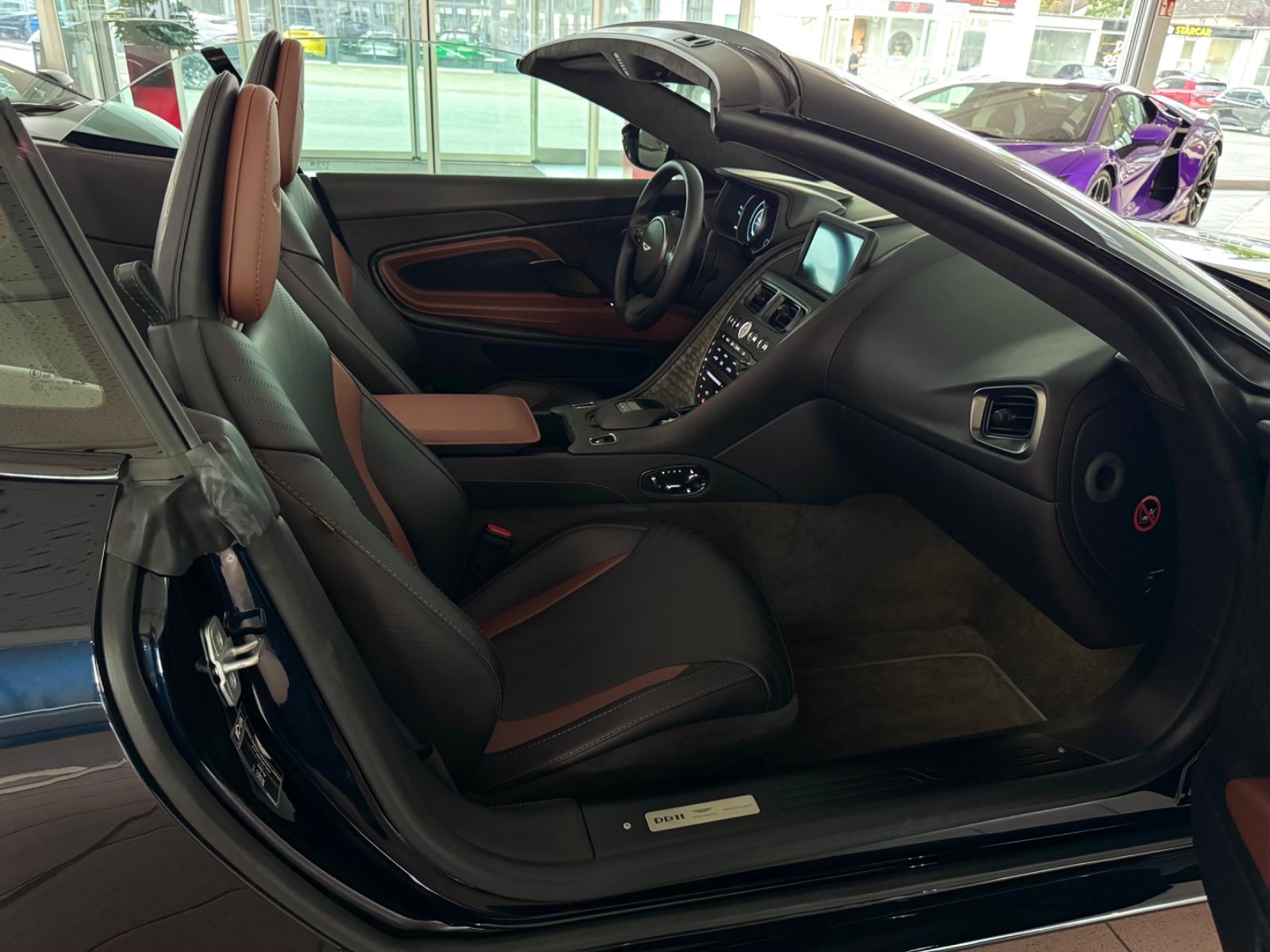 Aston Martin DB11 DB11 V8 Volante Bang&amp;Olufsen/BlackPack/1Hand