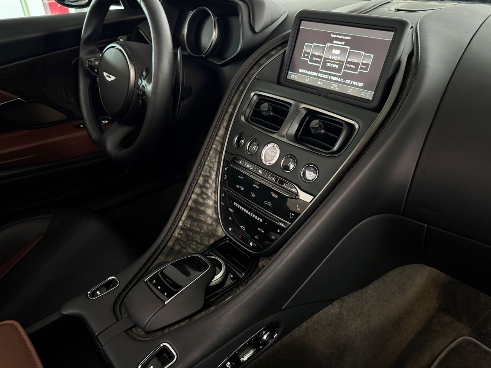 Aston Martin DB11 DB11 V8 Volante Bang&amp;Olufsen/BlackPack/1Hand