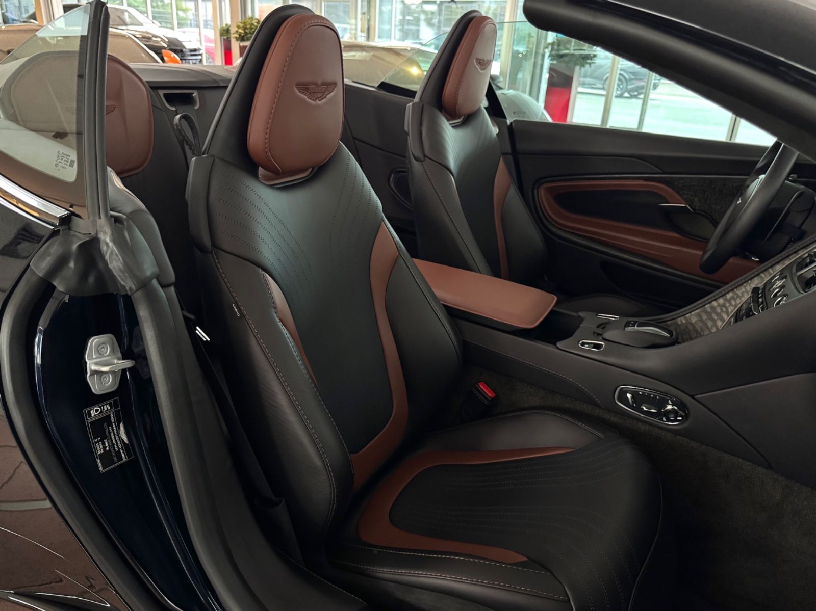 Aston Martin DB11 DB11 V8 Volante Bang&amp;Olufsen/BlackPack/1Hand