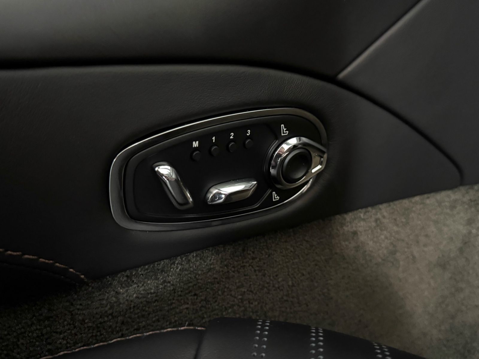 Aston Martin DB11 DB11 V8 Volante Bang&amp;Olufsen/BlackPack/1Hand