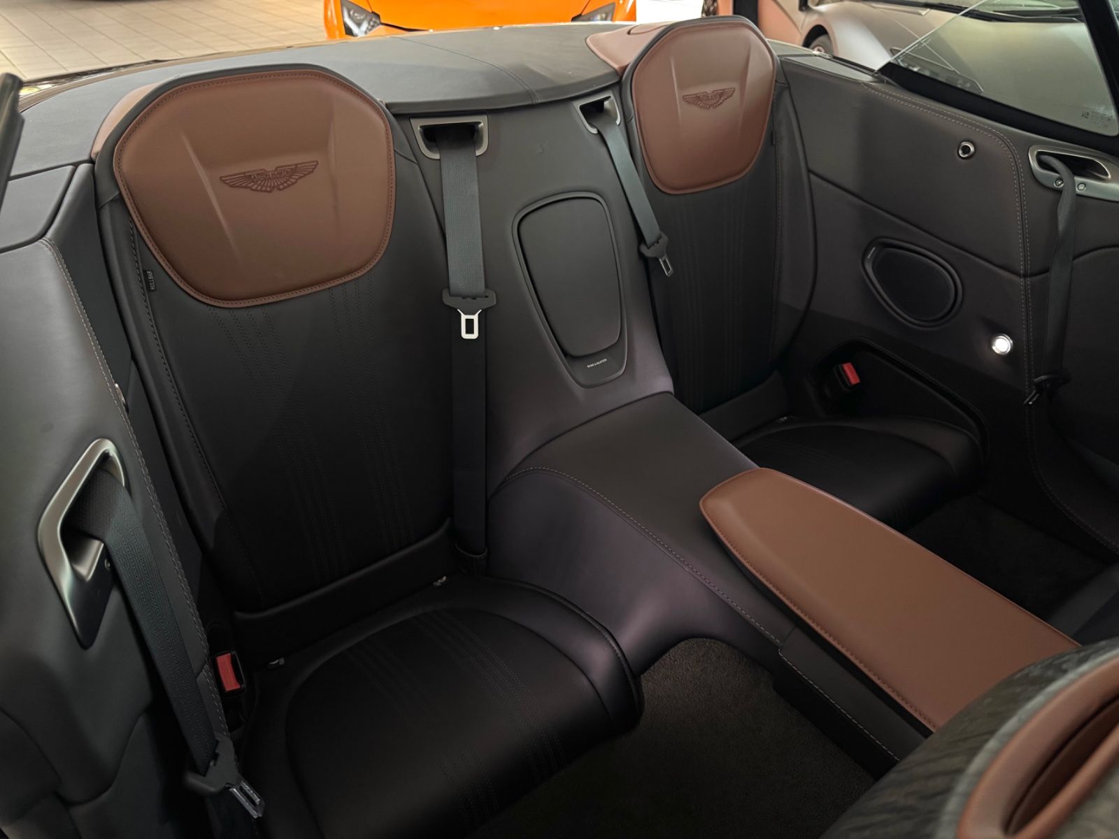 Aston Martin DB11 DB11 V8 Volante Bang&amp;Olufsen/BlackPack/1Hand