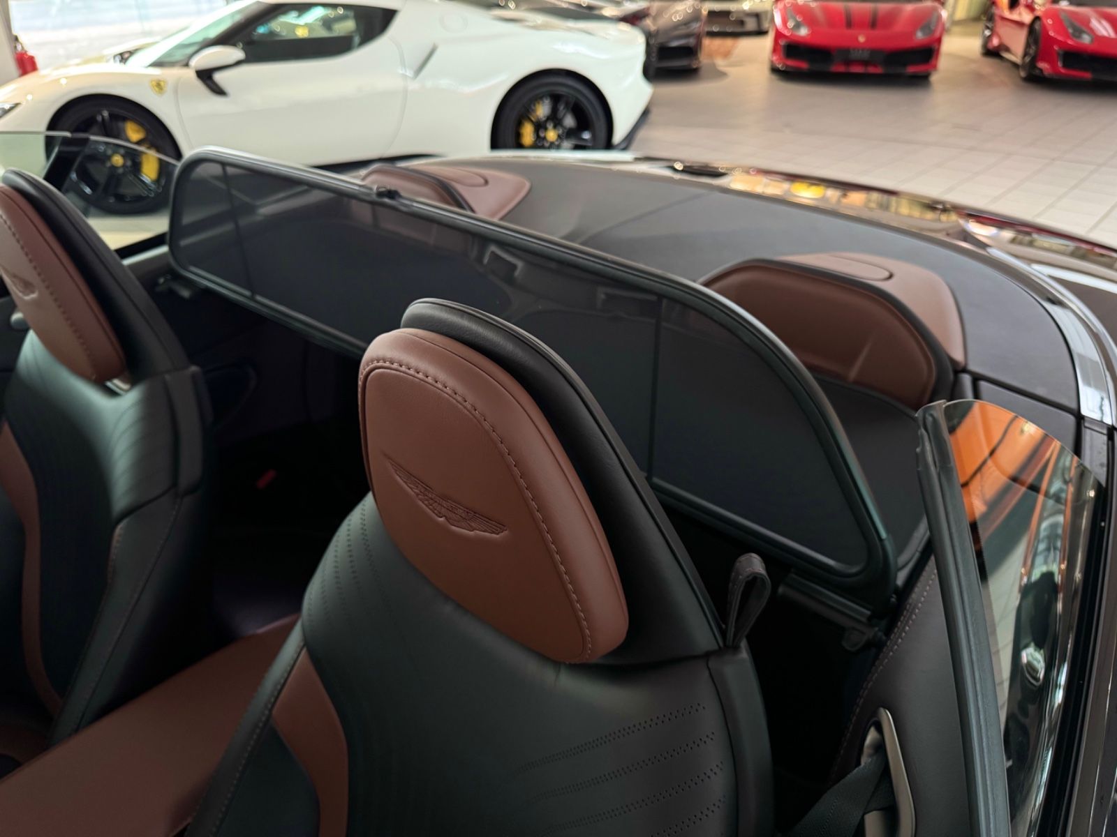 Aston Martin DB11 DB11 V8 Volante Bang&amp;Olufsen/BlackPack/1Hand