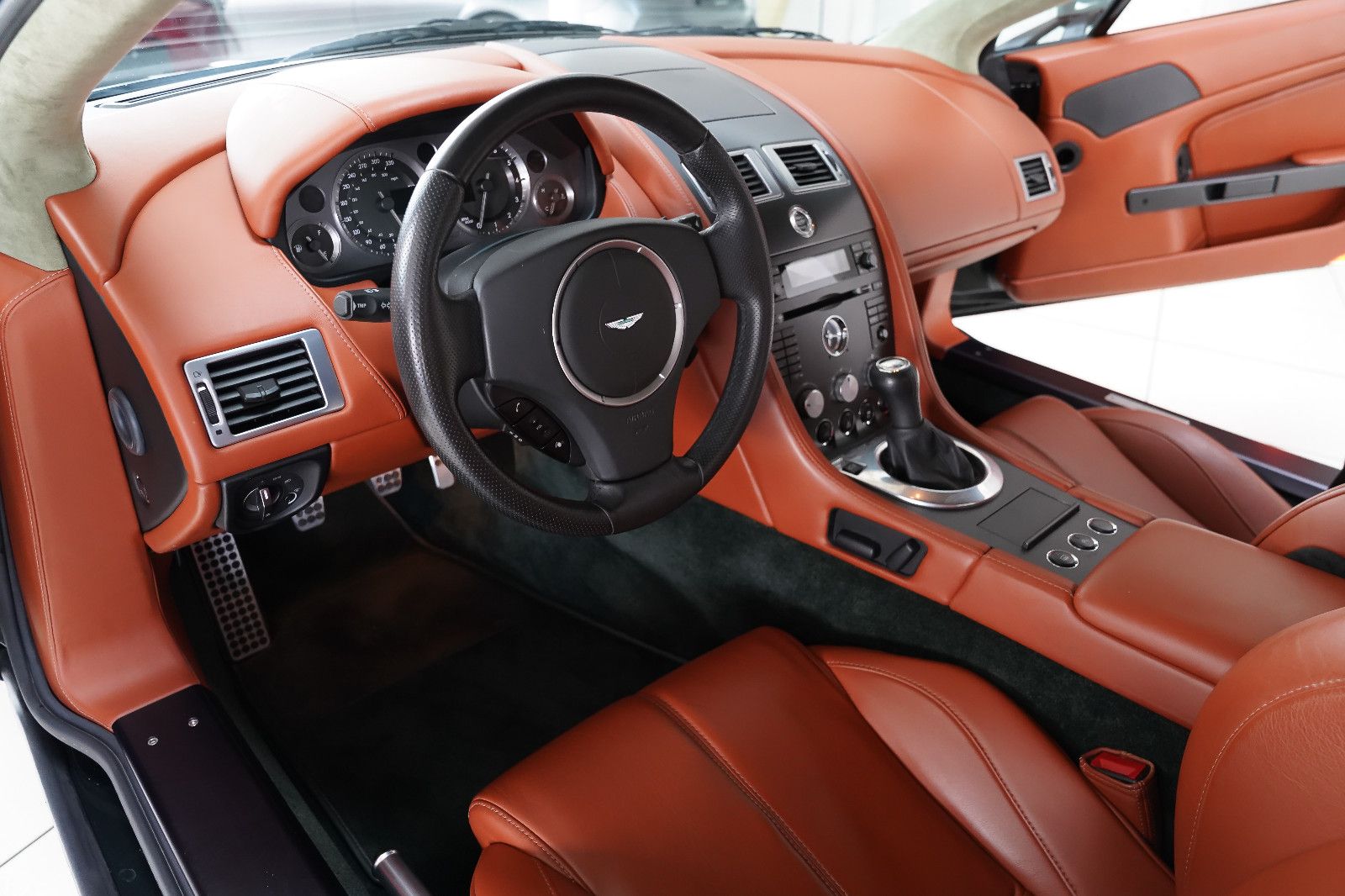 Aston Martin V8 Vantage V8 Vantage OO7