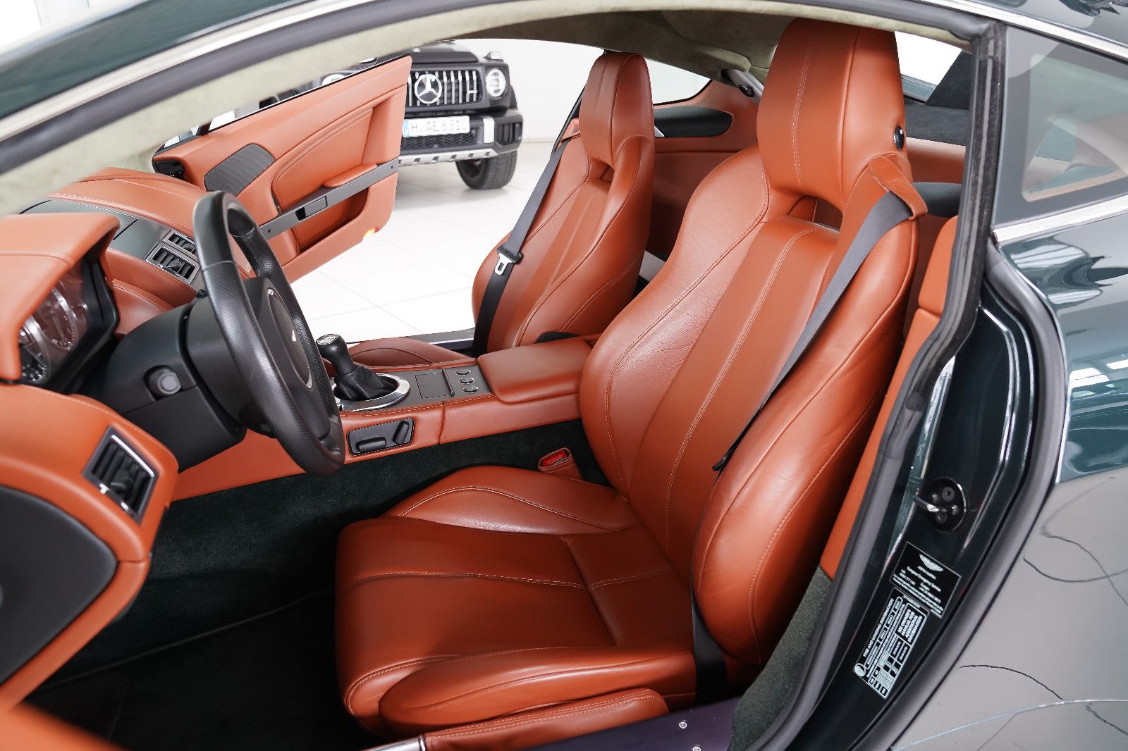 Aston Martin V8 Vantage V8 Vantage OO7