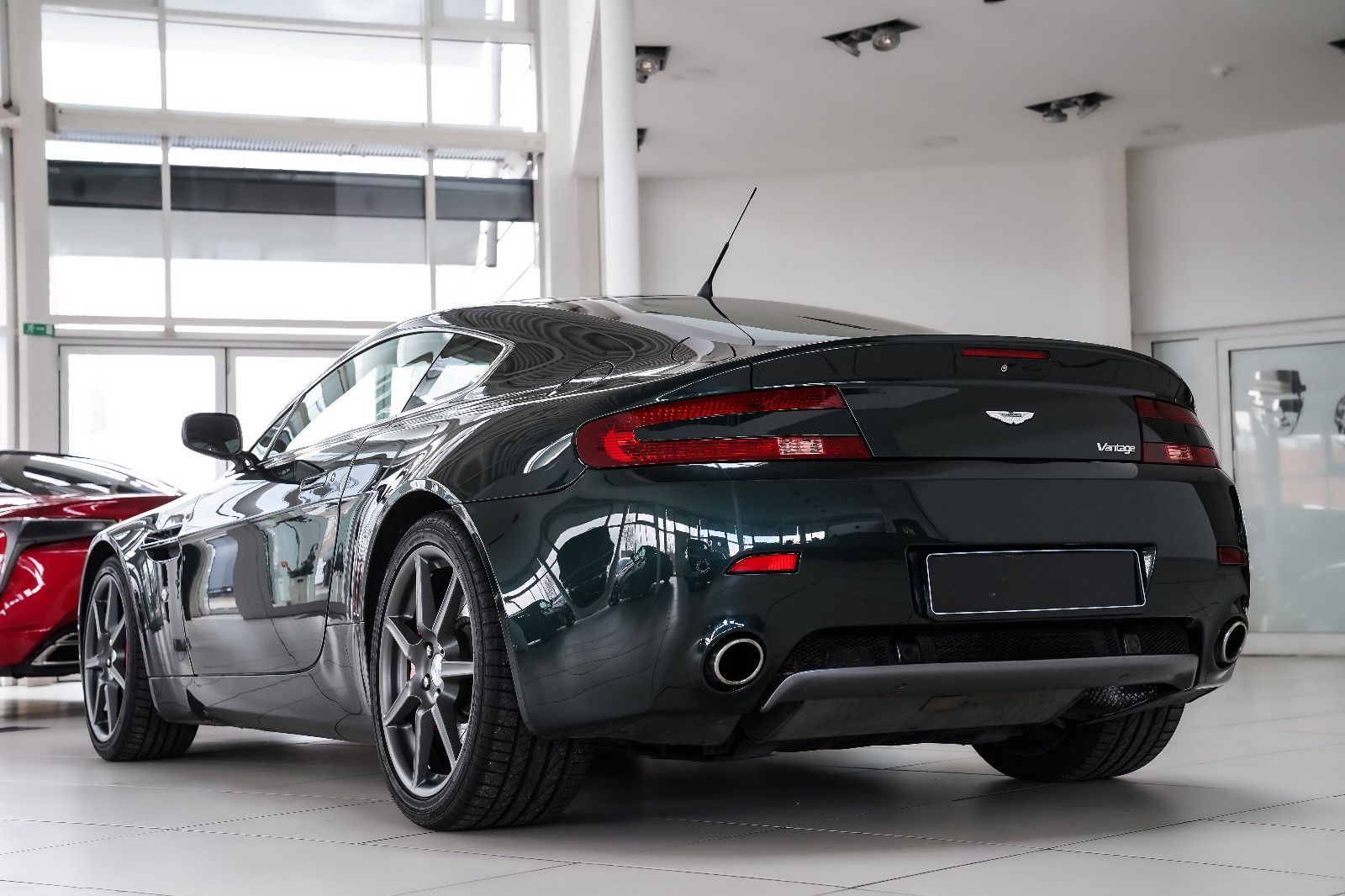 Aston Martin V8 Vantage V8 Vantage OO7