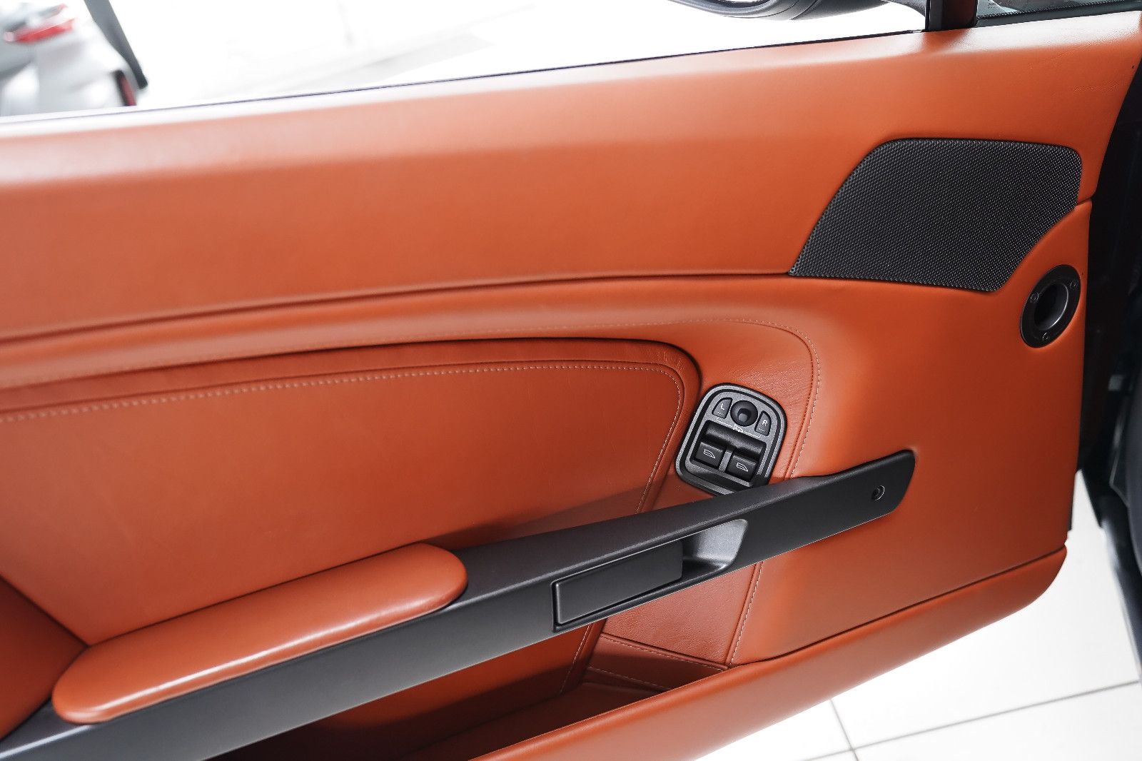 Aston Martin V8 Vantage V8 Vantage OO7