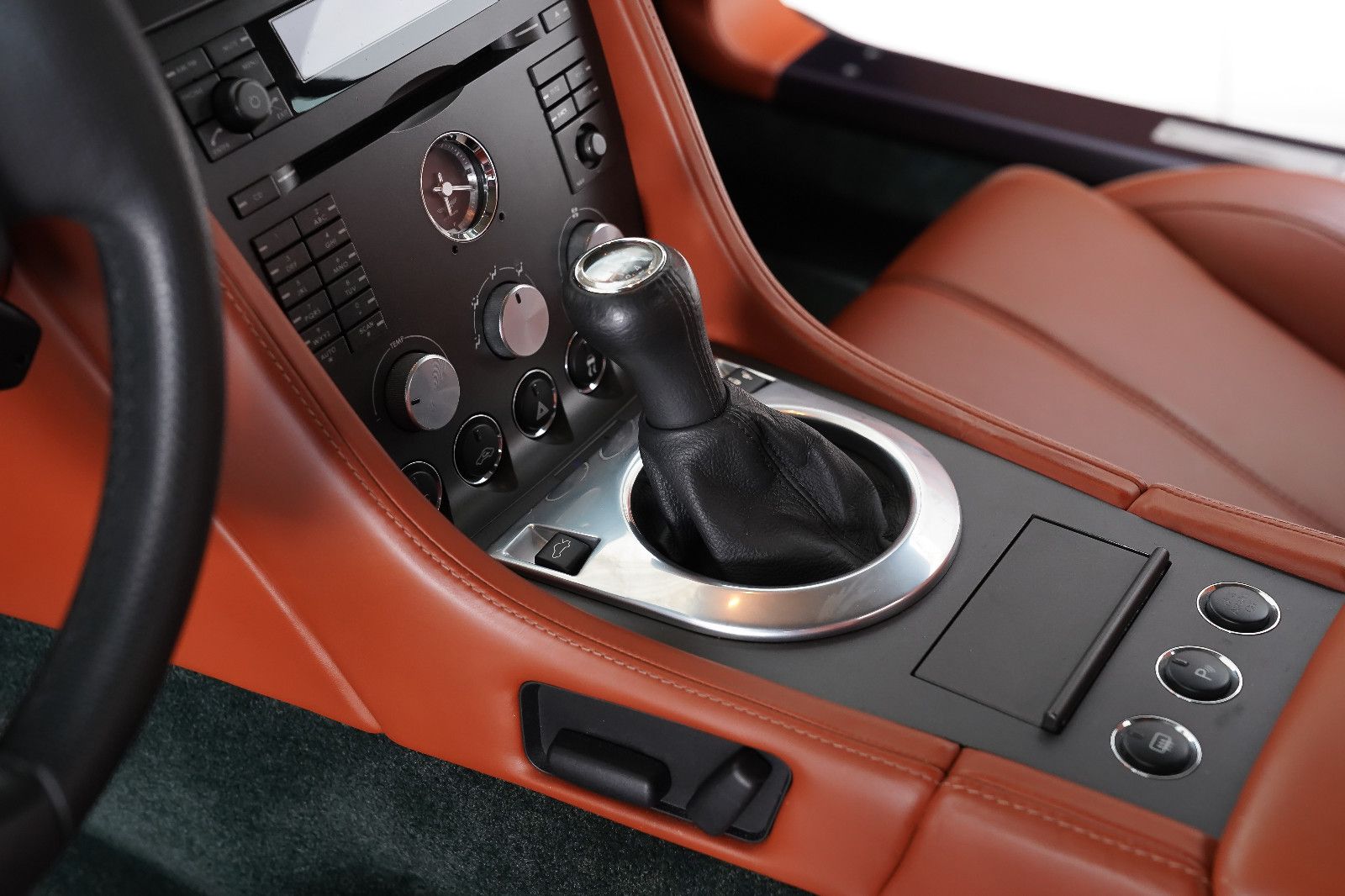 Aston Martin V8 Vantage V8 Vantage OO7