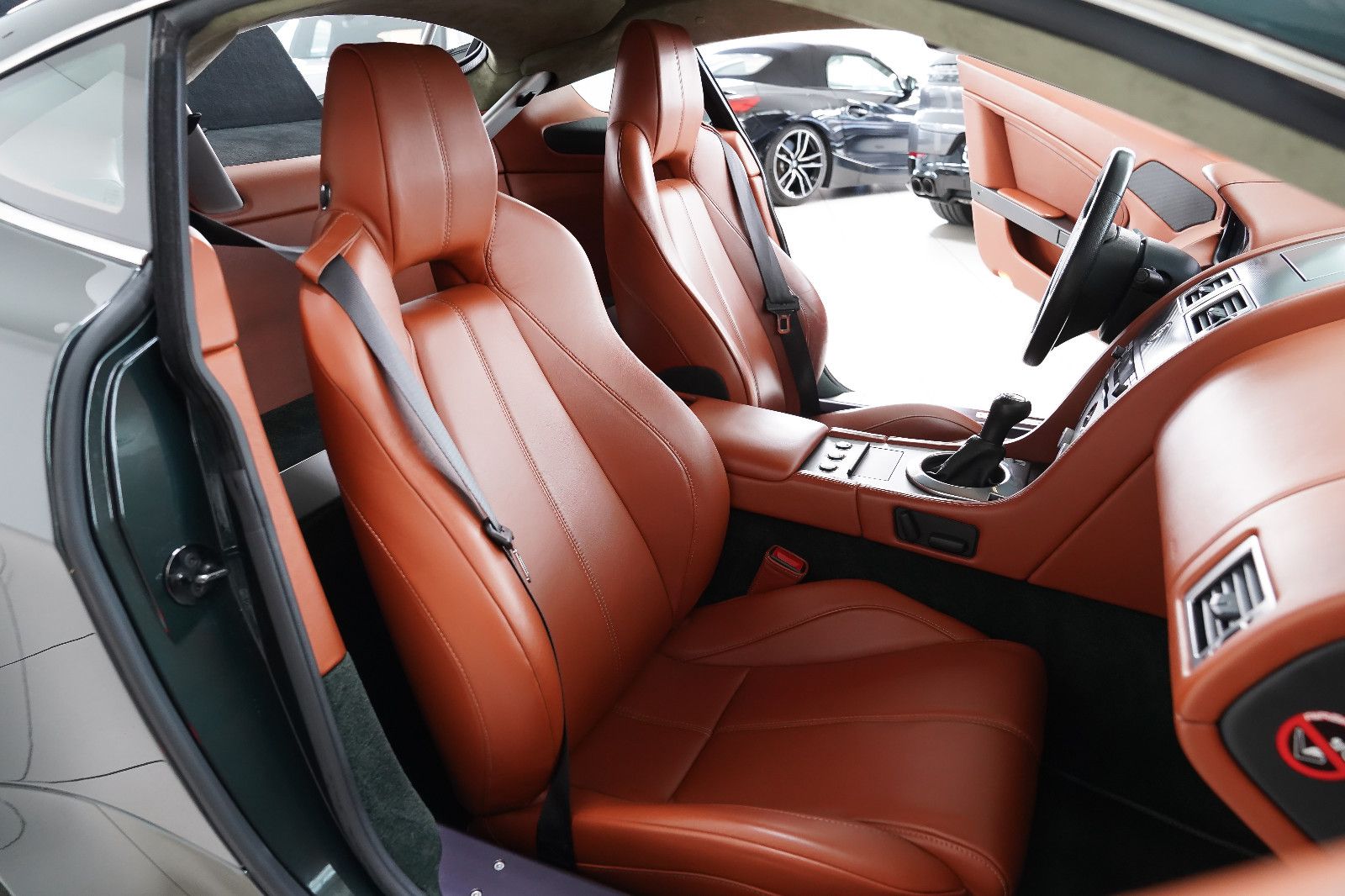 Aston Martin V8 Vantage V8 Vantage OO7