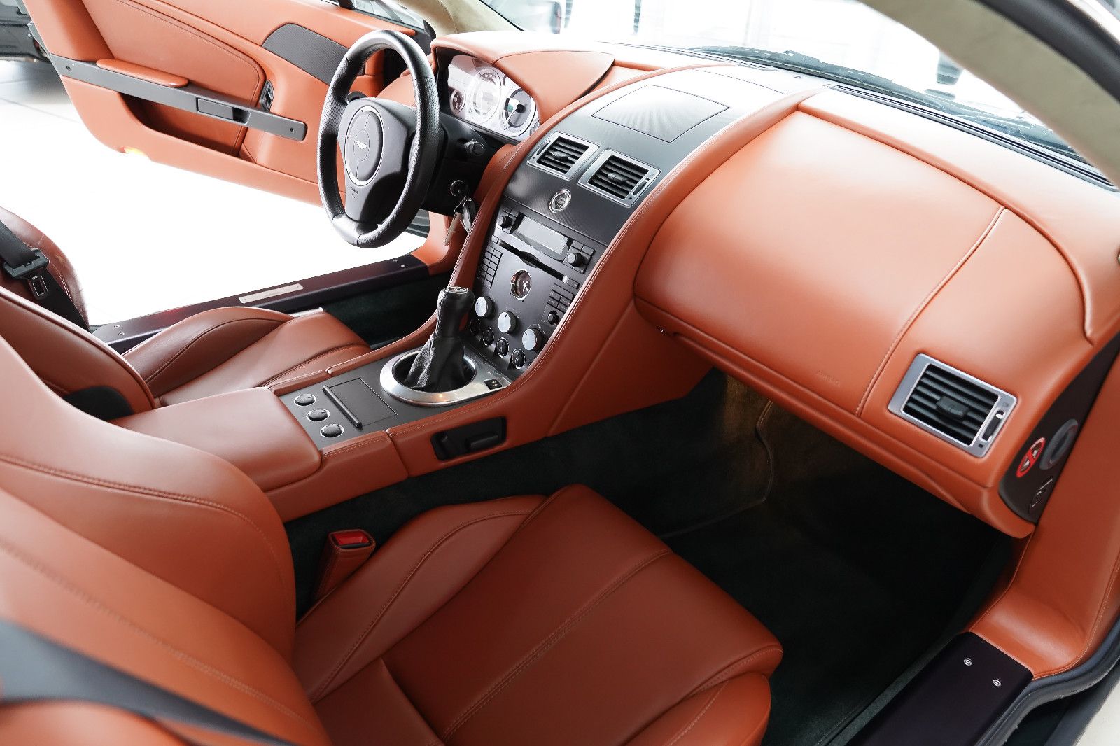 Aston Martin V8 Vantage V8 Vantage OO7
