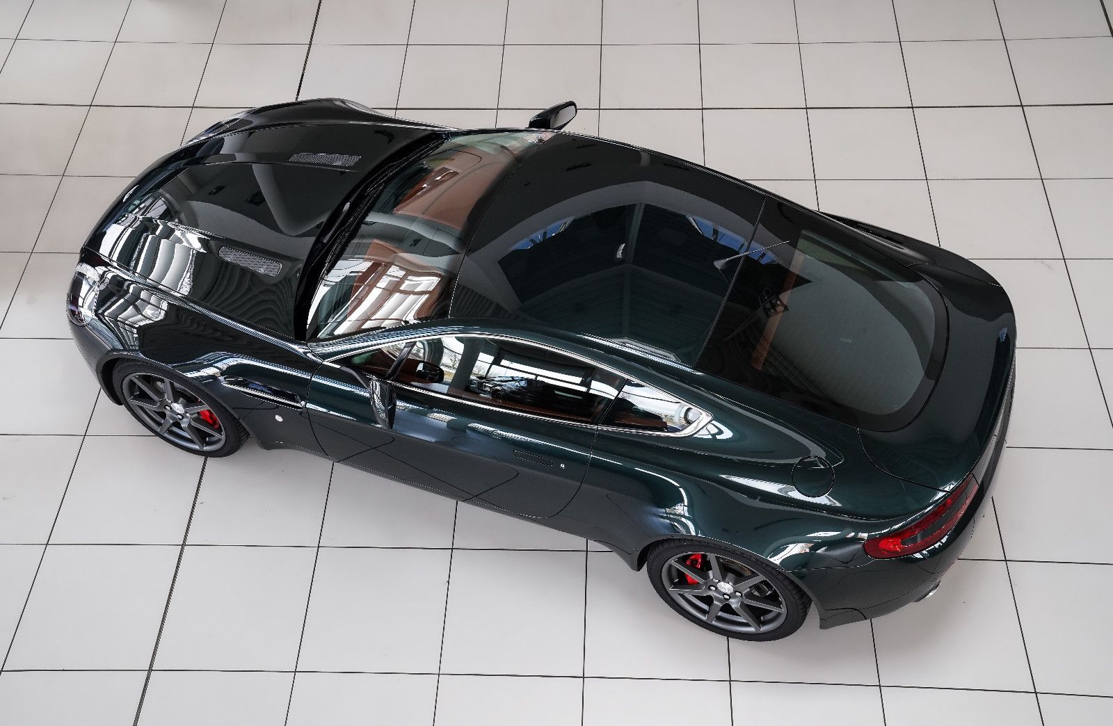 Aston Martin V8 Vantage V8 Vantage OO7