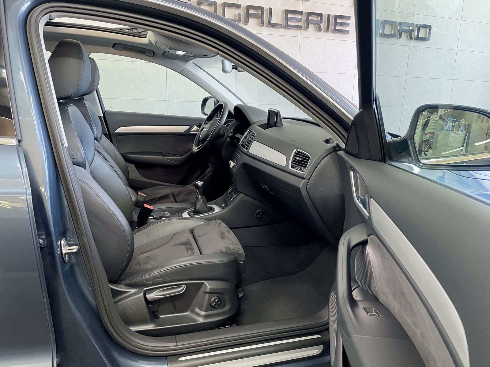 Audi Q3 Q3 sport Pano+Navi+Matrix-LED+KeyGo+DSP+Tempomat