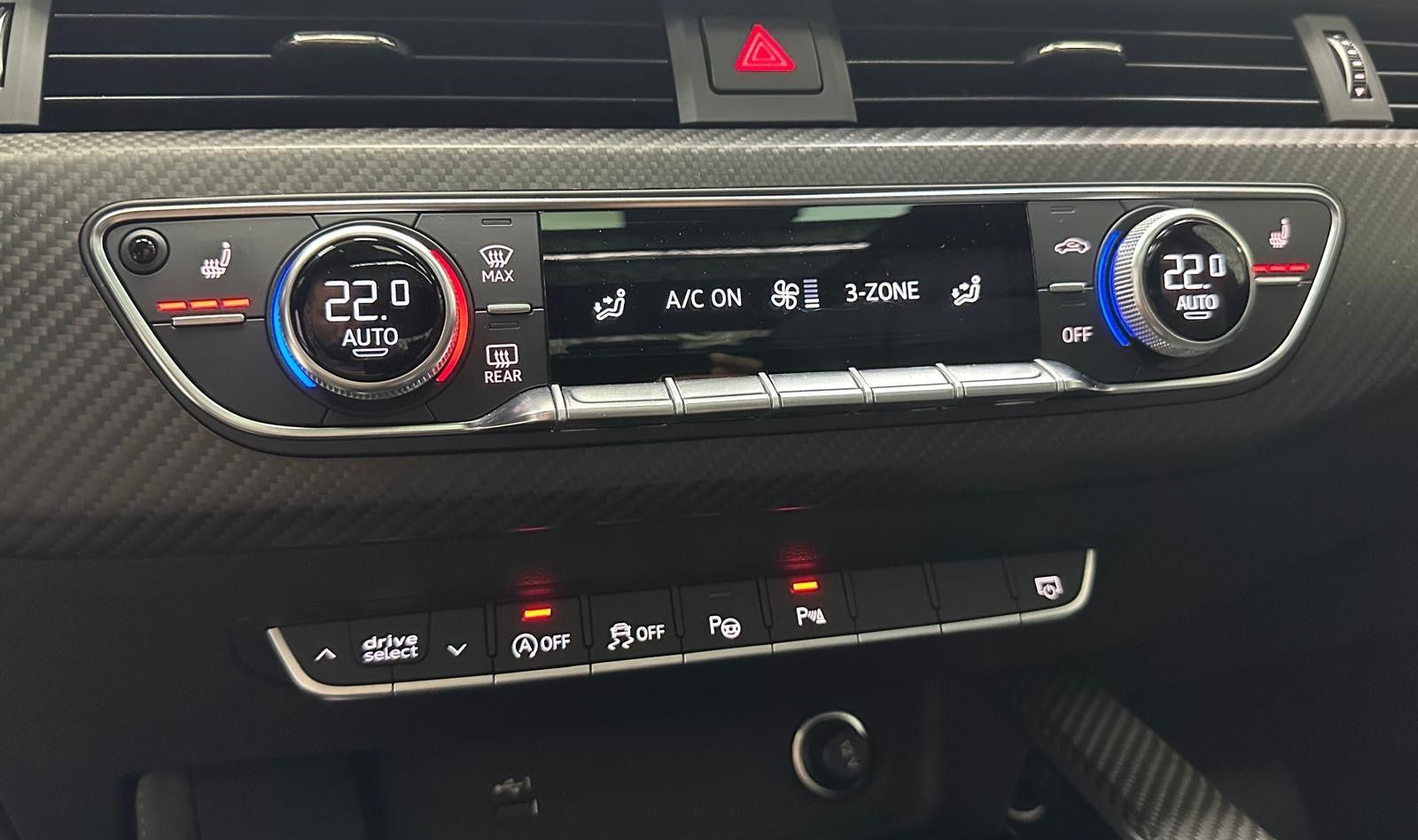 Audi RS4 RS4 Avant RS-SPORTABGA+SITZ*PANO*VIRTUAL*CARBON*