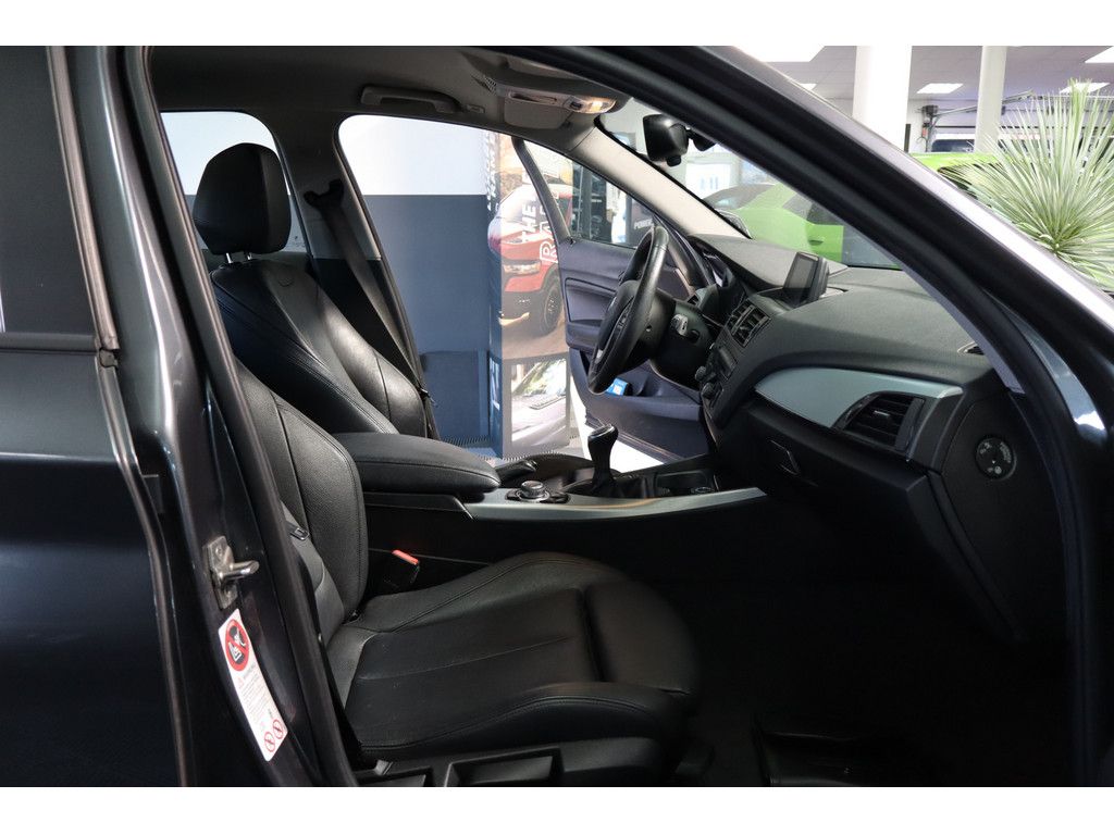 BMW 118 118i Sport Line F20 PDC, SHZ, Bi-Xenon