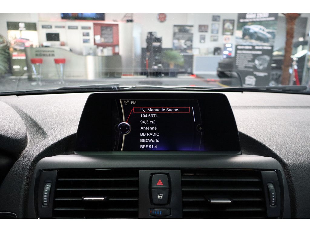 BMW 118 118i Sport Line F20 PDC, SHZ, Bi-Xenon