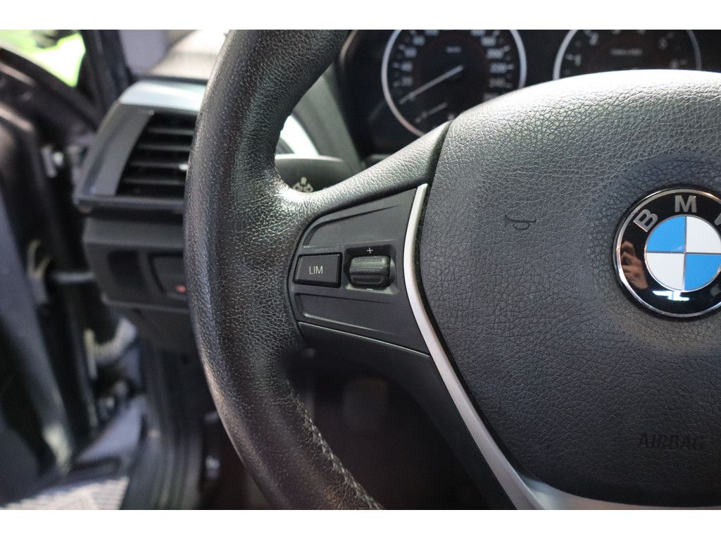 BMW 118 118i Sport Line F20 PDC, SHZ, Bi-Xenon