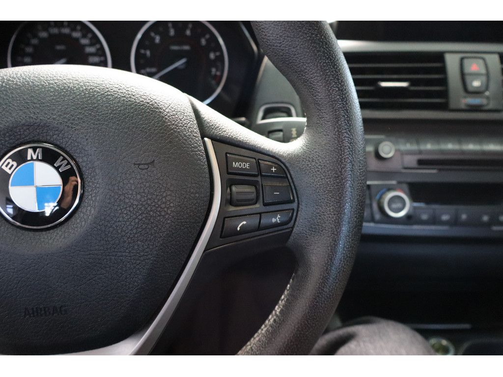 BMW 118 118i Sport Line F20 PDC, SHZ, Bi-Xenon