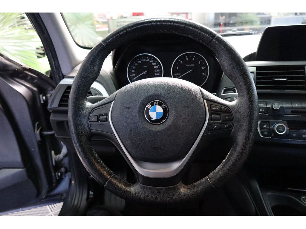 BMW 118 118i Sport Line F20 PDC, SHZ, Bi-Xenon