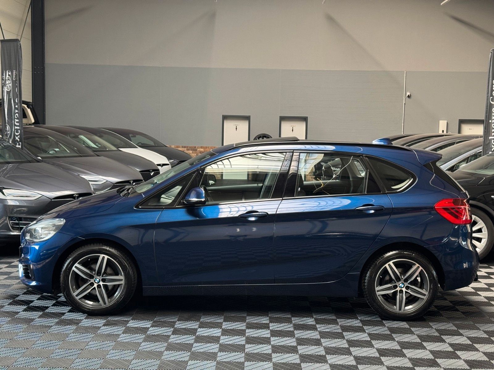 BMW 218 218d ACTIVE TOURER | HEAD-UP | LANE ASSIST |