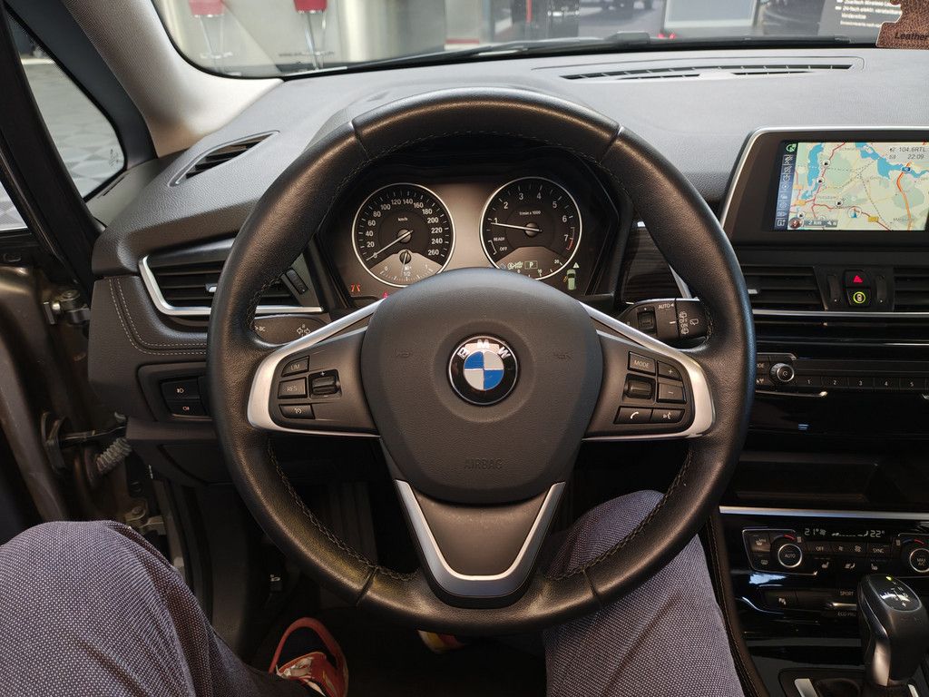 BMW 218 218i LUXURY LINE LED NAVI LEDER Kamera 17&quot;
