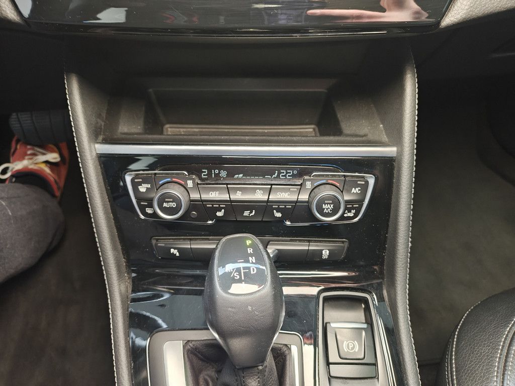 BMW 218 218i LUXURY LINE LED NAVI LEDER Kamera 17&quot;