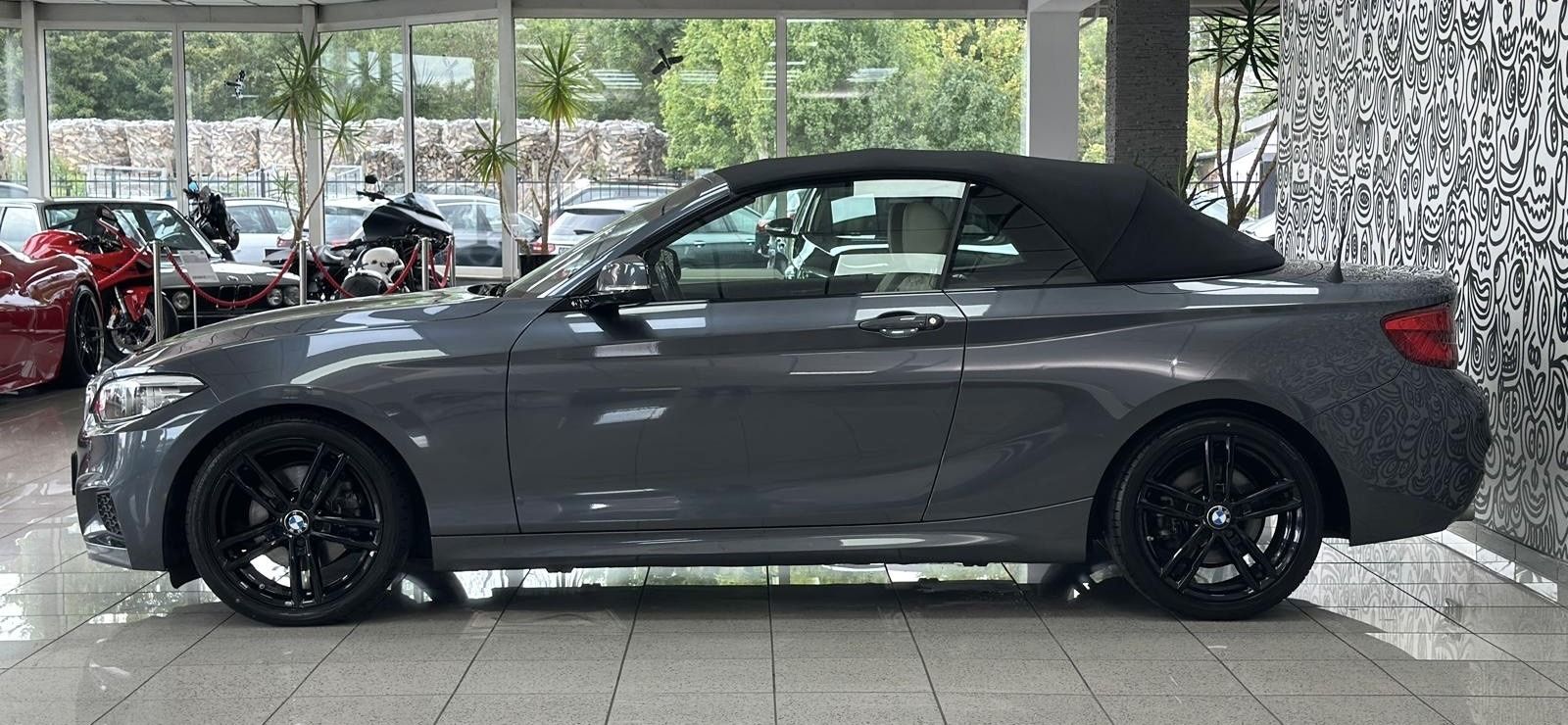 BMW 220 220 i Cabrio 3x M SPORT*SPORT-AUT*DRIVING ASSIST