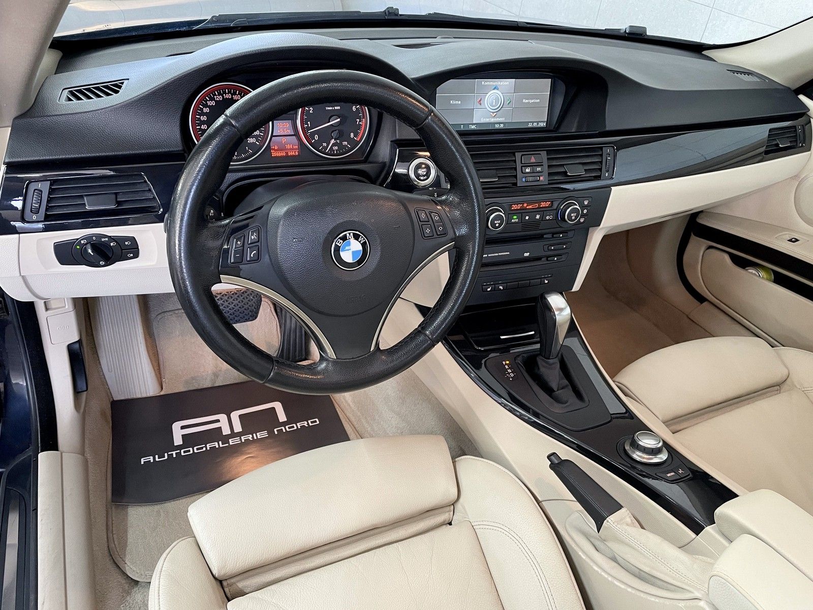 BMW 325i Coupe Aut. Leder+Navi+Bi-Xenon+e.SHD