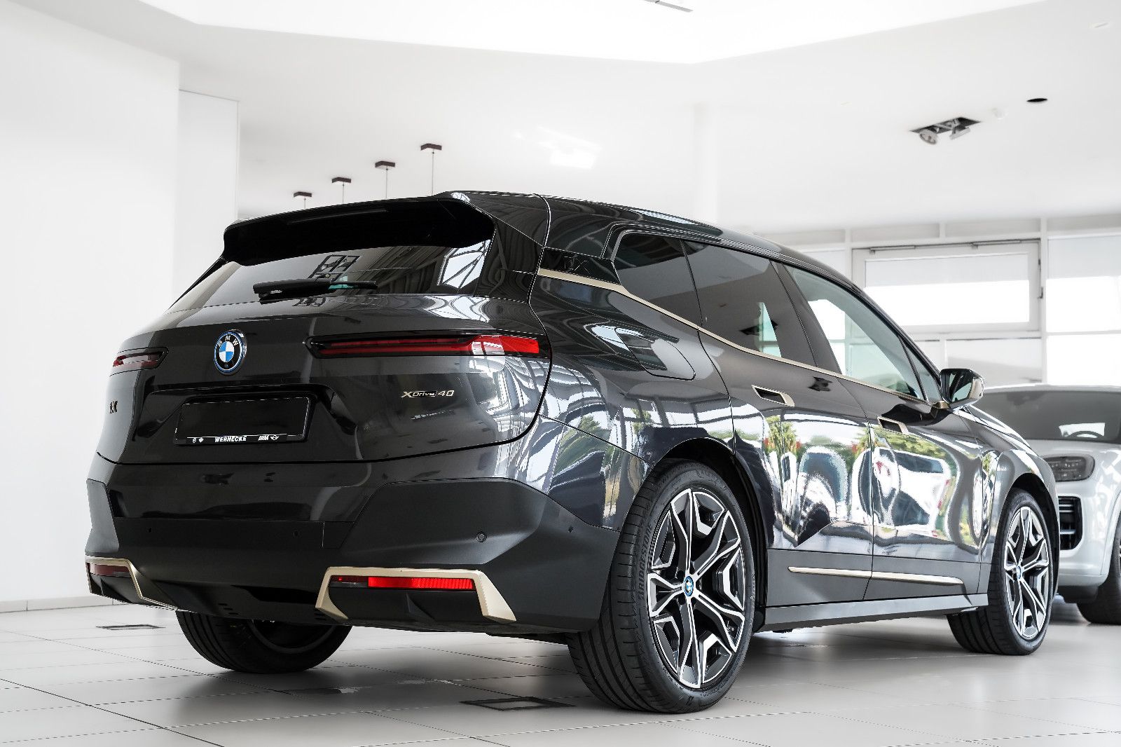 BMW iX iX Pano Sky M Soport Laser B&amp;W AHK Driv Prof