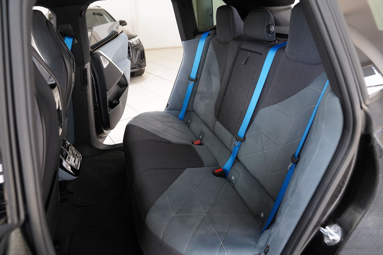 BMW iX iX Pano Sky M Soport Laser B&amp;W AHK Driv Prof