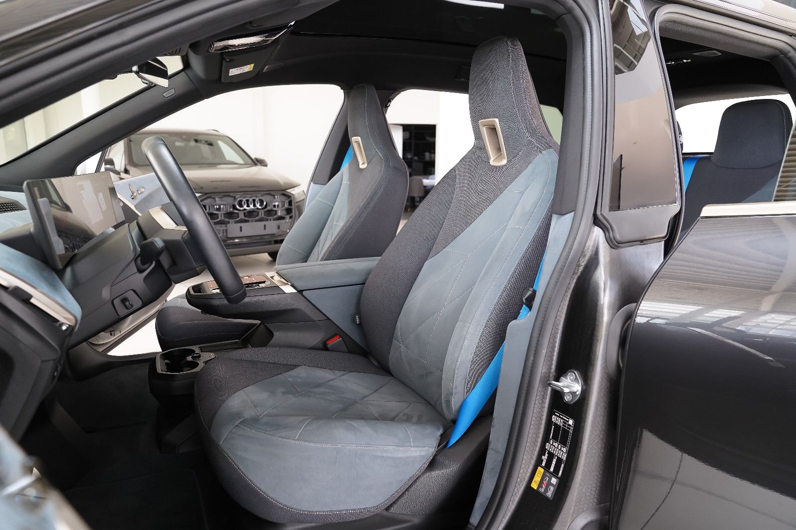 BMW iX iX Pano Sky M Soport Laser B&amp;W AHK Driv Prof
