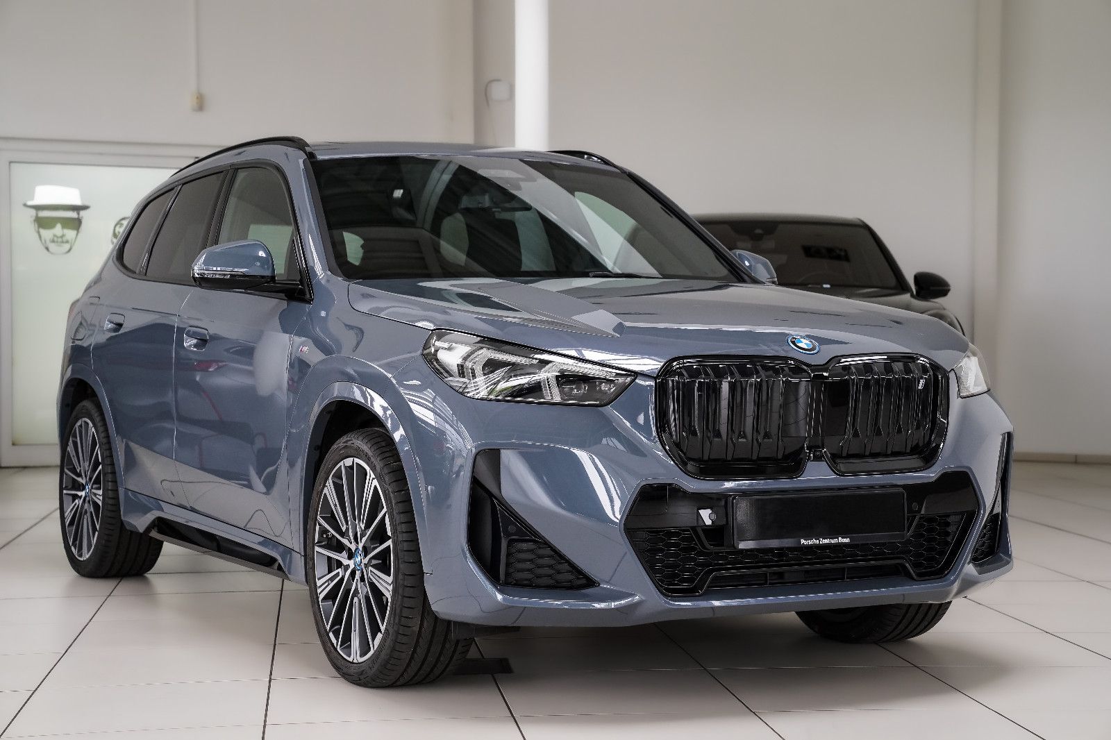 BMW iX1 iX1 30 xDrive M Sportpaket Pano HUD AHK 360