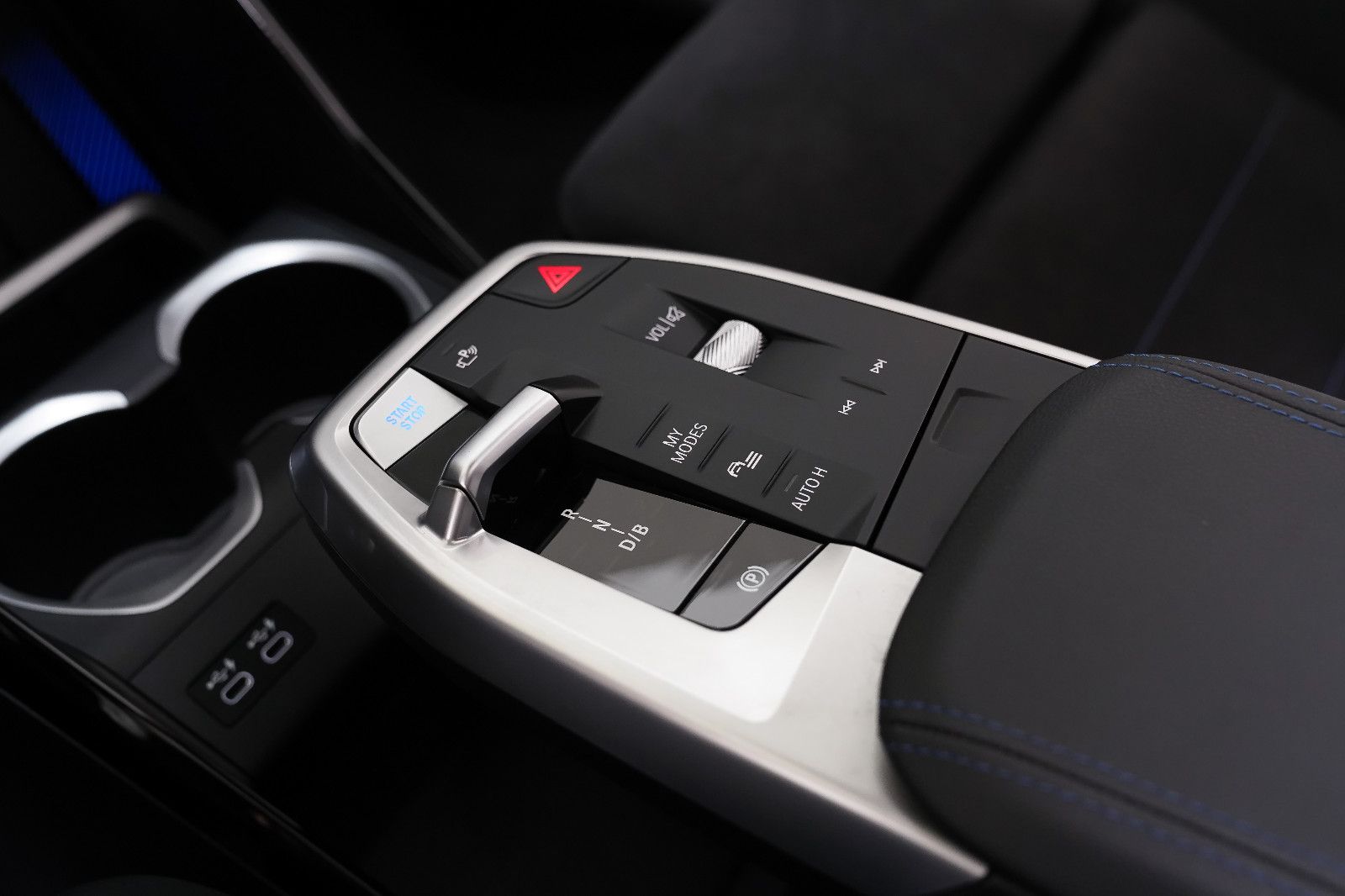 BMW iX1 iX1 30 xDrive M Sportpaket Pano HUD AHK 360